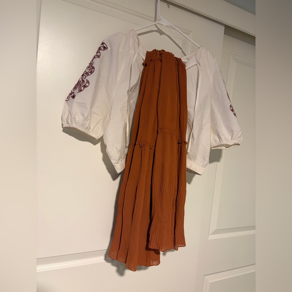 Universal Thread White with Embroidered Sleeves